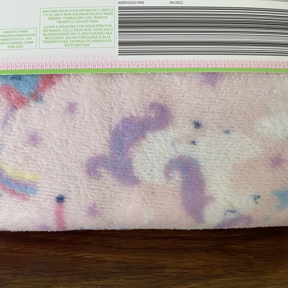 NWT Huntington Home Kids Tail Blanket. Unicorn Print 54”X 28”. 100% Poly… - Picture 6 of 6